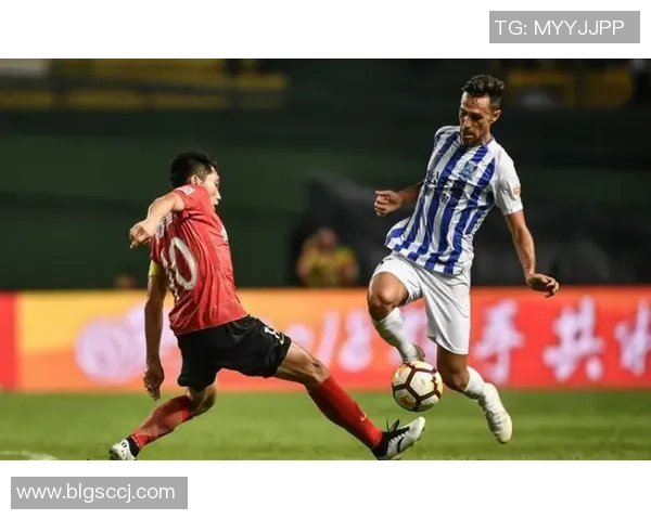 广岛三箭与广州恒大激战成平赛季精彩对决引发球迷热议