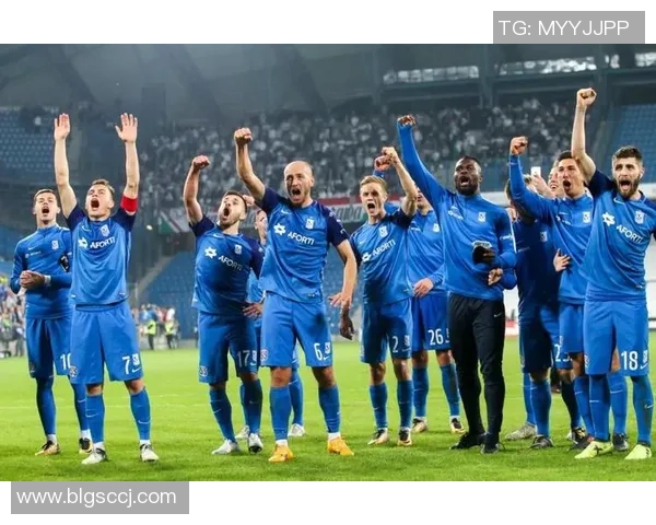 格拉斯流浪者与波兹南的激烈对决展现足球魅力与团队精神